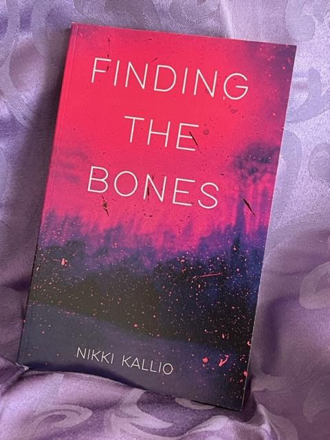 So thrilled about Victoria Lynn Smith's review of my debut short fiction collection "Finding the Bones." Over the moon. Collection is out on Feb. 16 from <a href="/CornerstoneUWSP/">Cornerstone Press</a>!  wiwrite.org/Sys/PublicProf… <a href="/WisWritersAssoc/">The Wisconsin Writers Association</a>