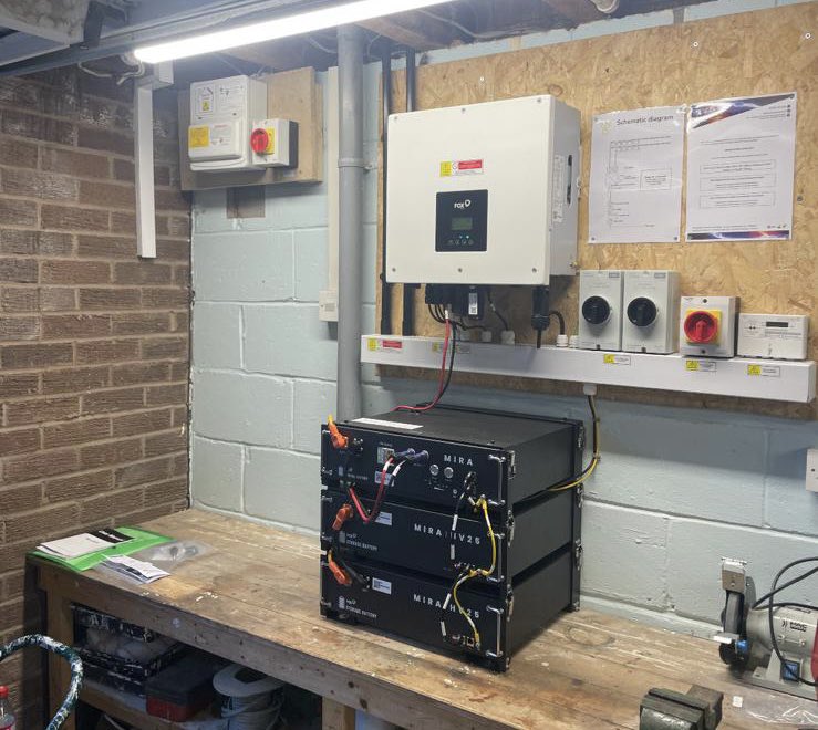 A_Class_P_And_E's tweet photo. Here’s another fantastic solarPV we have just fitted in #Swinton #Manchester
We installed a 3.68kw hybrid inverter and 5kw of batterys on the this property.
#solar #solarPV #solarenergy #solarPVinstaller #Greenenergy #Foxess @Fox_ESS_
#SolarExperts https://t.co/900HPbZdXD