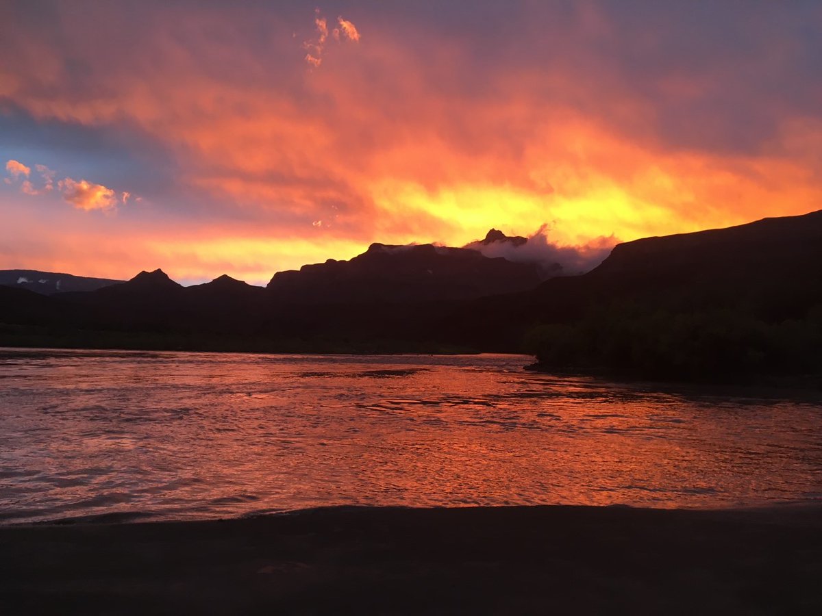 USGSAZ's tweet photo. Just another fantastic #sunset in the #GrandCanyon along the #ColoradoRiver. We love #Arizonaskies. π TGIF, everyone!
π· by Emily Palmquist #USGS_SBSC
#GrandCanyonScience #BasaltCamp https://t.co/S5JHVXAmca