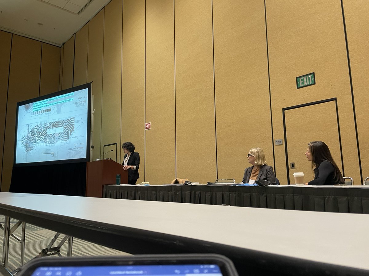 ZoeLaHenry's tweet image. Thanks @sethcluett for your wonderful paper on atmosphere (seriously 🔥), and for taking this pic of me in action. Already nostalgic for &quot;Reading Air&quot; #MLA23