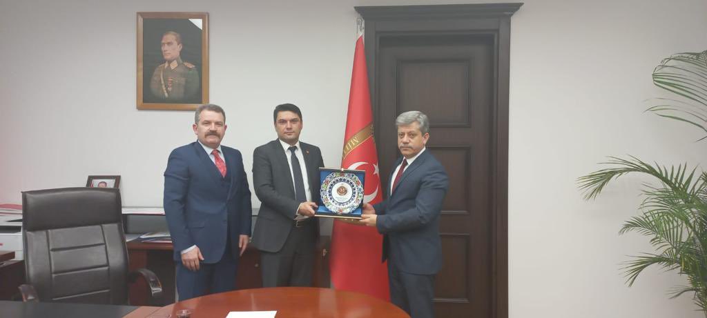 Genel Başkanımız Ebubekir Korkmaz ve TÜRKAV İstanbul Şube Başkanımız Zeki Severoğlu Millî Savunma Üniversitesi Rektör Yardımcıları Prof. Dr. Serdar Selman ve Prof. Dr. Talat Canbolat ile Genel Sekreter Serkan Gülpolat’ı ziyaret ettiler. Misafirperverlikleri için teşekkür ederiz.