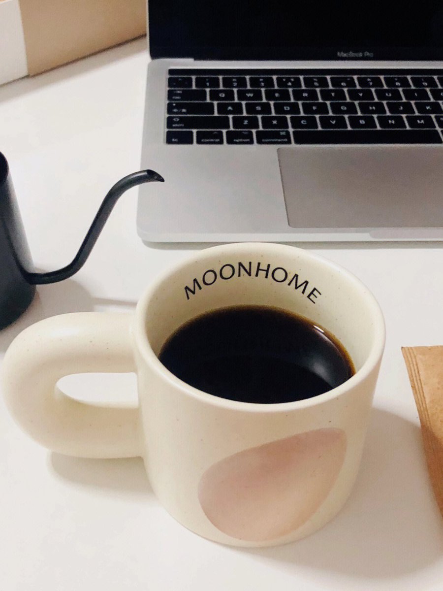 Michell47465522's tweet photo. The lazy man's way of making coffee is as simple as that. https://t.co/zlNpp0ASxB