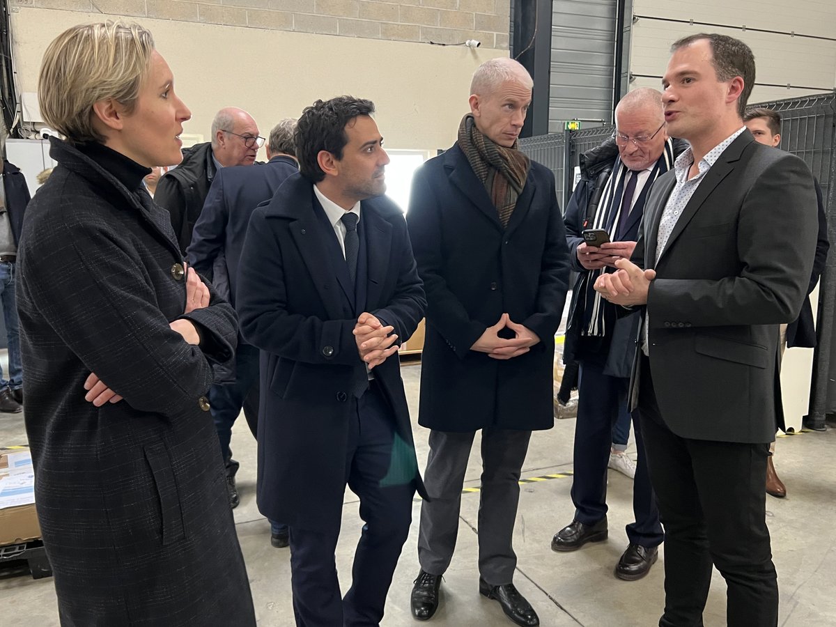 Proximité et efficacité !

Nous l'avons entendu aujourd'hui avec <a href="/franckriester/">Franck Riester</a> : les Marnais ont besoin d'une députée de terrain, qui portera au Parlement leurs attentes et la voix de leur territoire.

Dès ce 22 janvier, faites confiance à <a href="/Laure_Miller/">Laure Miller</a> !