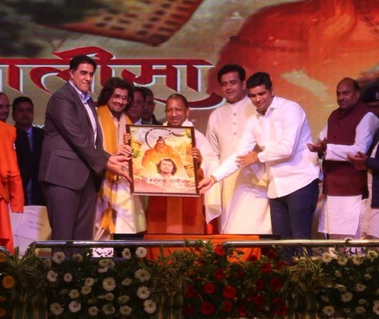 The 𝐇𝐚𝐧𝐮𝐦𝐚𝐧 𝐂𝐡𝐚𝐥𝐢𝐬𝐚 is a true blessing for the yearning soul. Today, we launched a soulful rendition, sung devotionally by 𝐒𝐨𝐧𝐮 𝐍𝐢𝐠𝐚𝐦ji in the presence of 𝐇𝐨𝐧. 𝐂𝐌 <a href="/myogiadityanath/">Yogi Adityanath</a> ji at the #gorakhpurmahotsav 𝟐𝟎𝟐𝟑. #sankranti #Sankranti2023