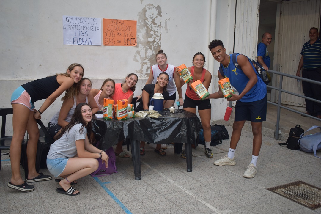 EL DÍA QUE EL VÓLEY DESBORDÓ A PARANÁ

El vóleibol entrerriano marcó un nuevo jalón en su historial este 12 de enero por la noche. Una multitud le dio marco al partido <a href="/UpcnVoley/">UPCN Voley</a> - <a href="/CiudadVoley/">Ciudad Voley</a>, por la #LVARUS, en Paraná.

📸Prensa Gross Paracao.

🌐paracaovoley.com.ar/noticias/196