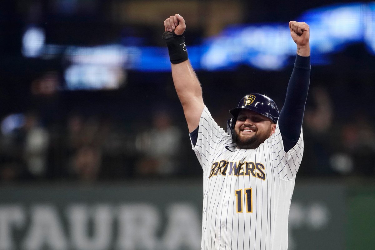 Beisbolpuro's tweet photo. EVITA ARBITRAJE

El bateador mexicano Rowdy Téllez evitó ir al arbitraje salarial luego de acordar un contrato por una temporada y 4.95 millones de dólares con los @Brewers.

Téllez está en el roster preliminar de México para el Clásico Mundial de Beisbol.

#LaCasaDelRey https://t.co/aqlVeKeRPA