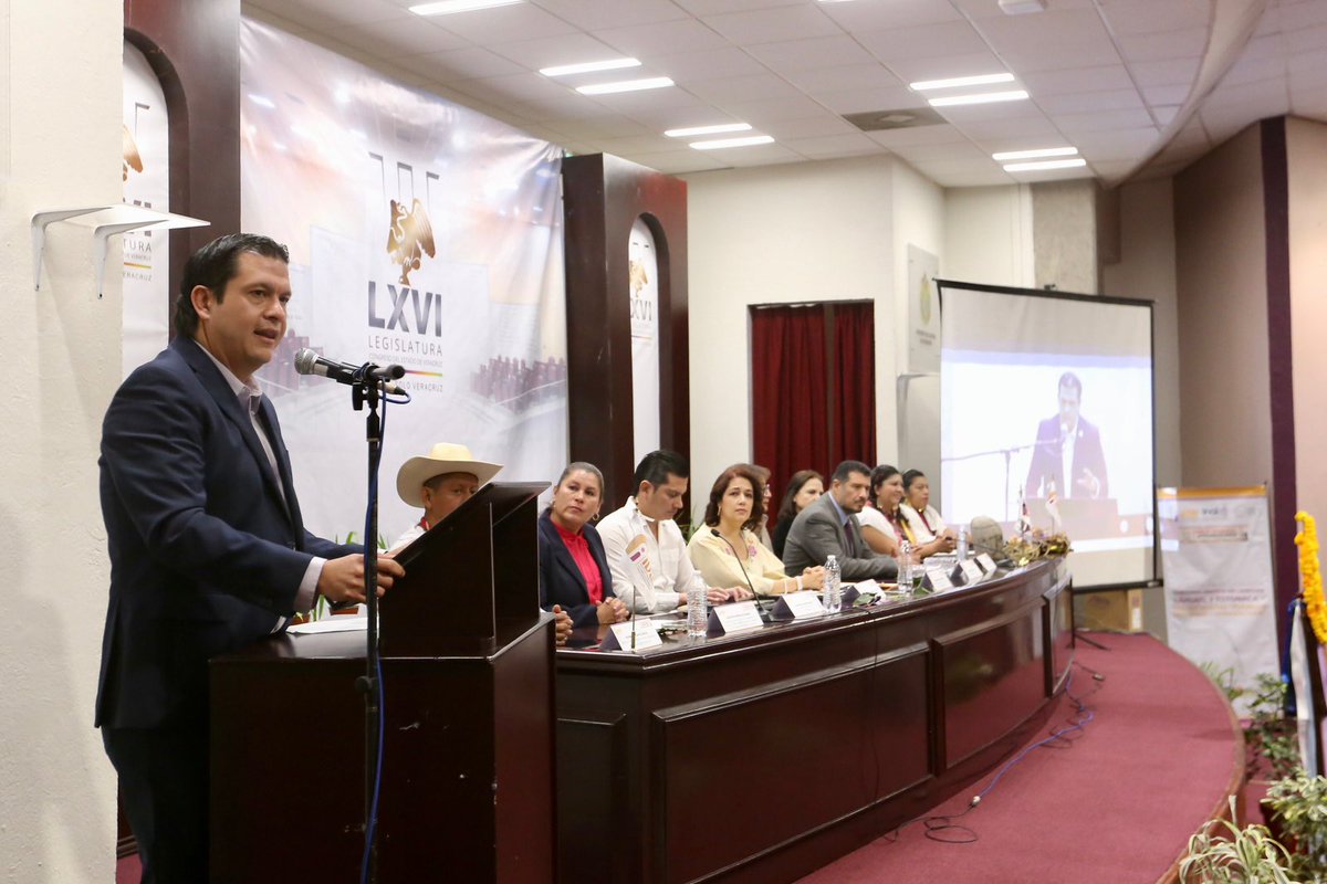 AgundisYerena's tweet image. Muy honrado por la invitación de mi estimada @Ydlan para acompañar al Pleno del @VERIVAI en la presentación de la Guía de Gobierno Abierto en lenguas Náhuatl y Totonaca; y del #micrositio "Pueblos Originarios y Afromexicanos", proyectos que abonan a la inclusión en nuestra región