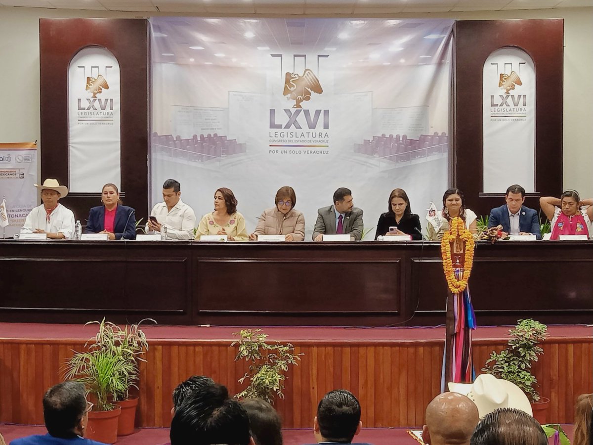 AgundisYerena's tweet image. Muy honrado por la invitación de mi estimada @Ydlan para acompañar al Pleno del @VERIVAI en la presentación de la Guía de Gobierno Abierto en lenguas Náhuatl y Totonaca; y del #micrositio "Pueblos Originarios y Afromexicanos", proyectos que abonan a la inclusión en nuestra región