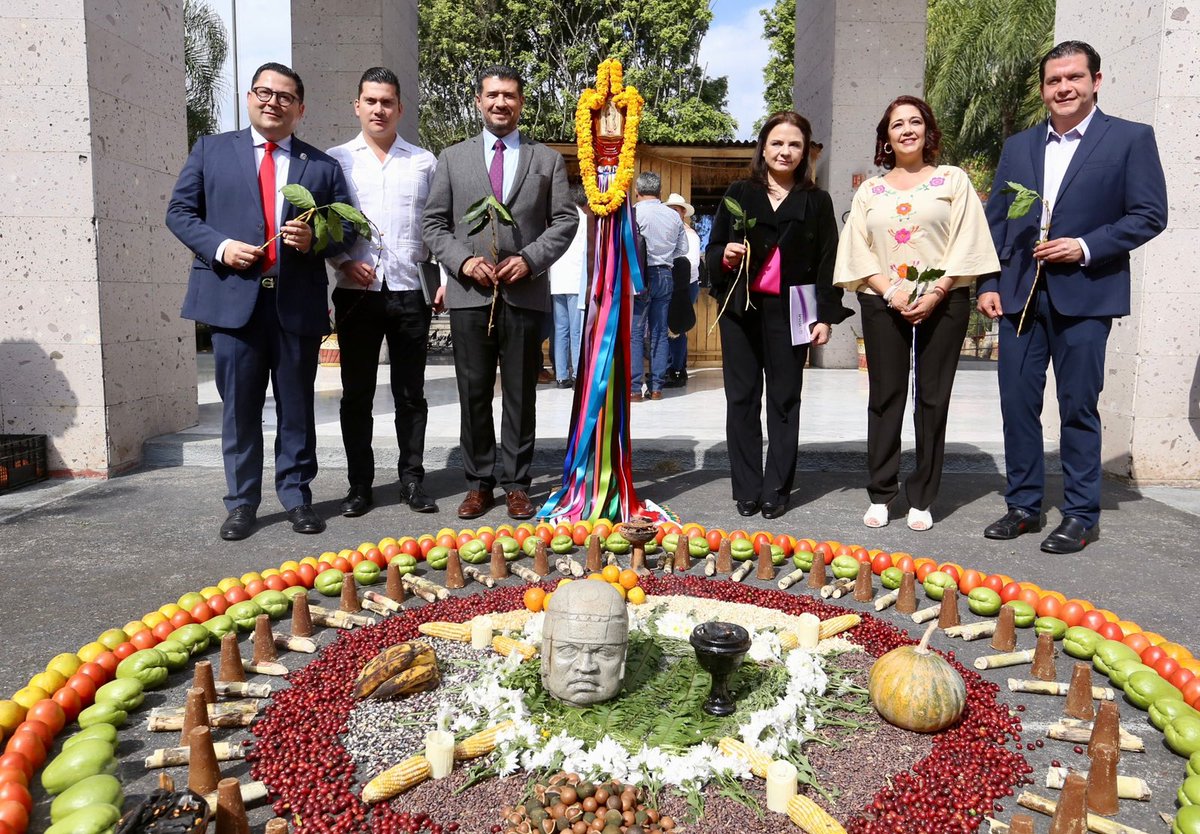 AgundisYerena's tweet image. Muy honrado por la invitación de mi estimada @Ydlan para acompañar al Pleno del @VERIVAI en la presentación de la Guía de Gobierno Abierto en lenguas Náhuatl y Totonaca; y del #micrositio "Pueblos Originarios y Afromexicanos", proyectos que abonan a la inclusión en nuestra región