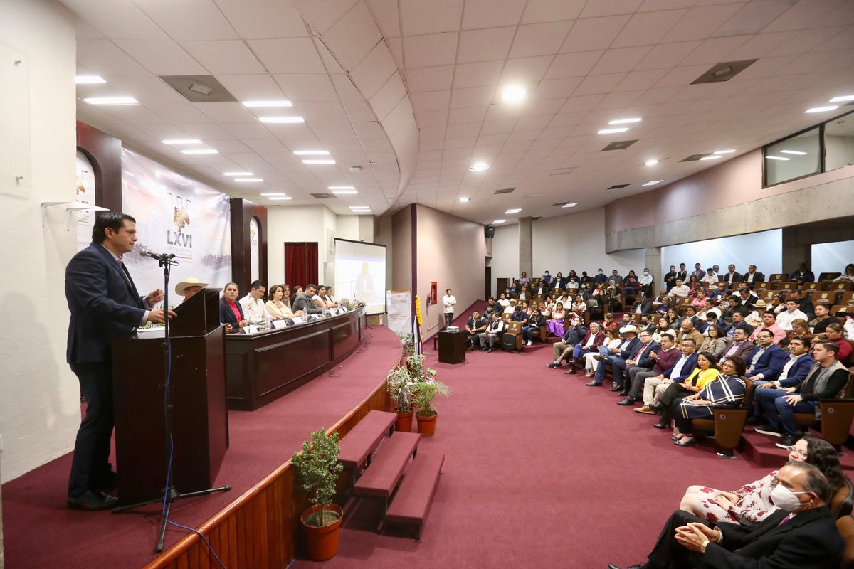 AgundisYerena's tweet image. Muy honrado por la invitación de mi estimada @Ydlan para acompañar al Pleno del @VERIVAI en la presentación de la Guía de Gobierno Abierto en lenguas Náhuatl y Totonaca; y del #micrositio "Pueblos Originarios y Afromexicanos", proyectos que abonan a la inclusión en nuestra región