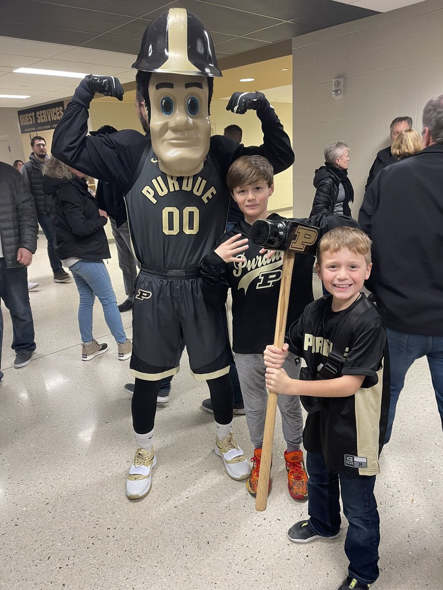 AshleyKutch's tweet photo. Excited for boiler ball #boilerup 🖤💛🚂 let's go!!! https://t.co/A6ozjMqVTO
