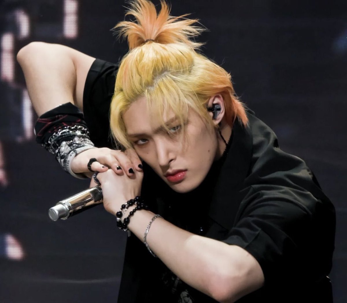 jiniusandferb's tweet photo. Anyways I fr was like omg mingi looks so hot in the ponytail and my sister was like “yk what he reminds me of” and showed me this like bruh https://t.co/79S4tMhUd0