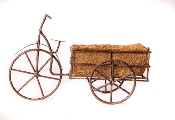 320SilverLake's tweet image. Looking for ornate planter for table centerpiece? Cycle 🚲 on over and check out this rustic 🌺planter! loom.ly/lyQNR1I #tablecenterpiece #bestshirtever #looking #check