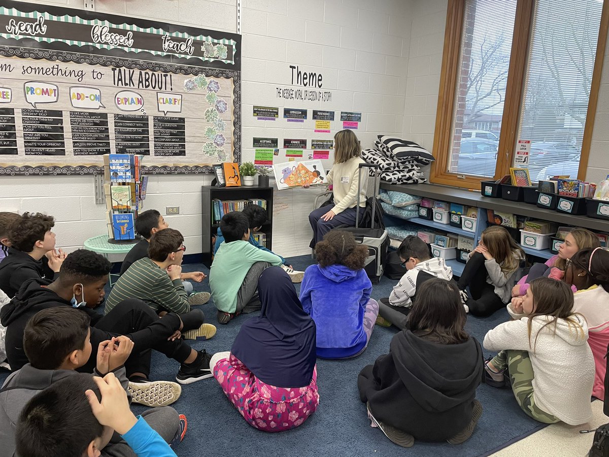 KouliasLang's tweet image. We loved having Stephanie from the Des Plaines Public Library help us learn to code and move these cool robots! #d59learns #dppl #TogetherWeCan
