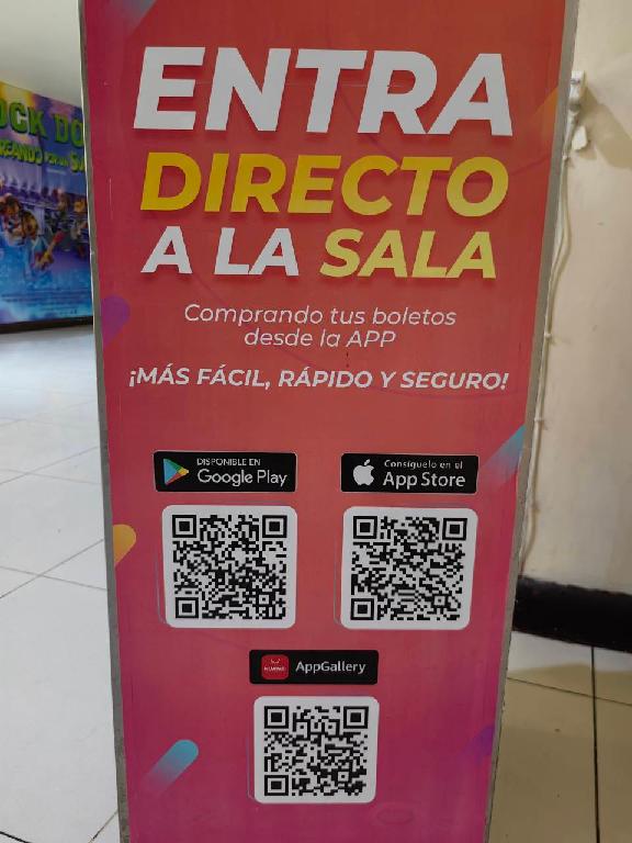 EseErick's tweet image. Se siente ver bien el trabajo cristalizado. La poderosísima @Cinepolis  promoviendo su app de @AppGallery en todas sus salas!!!!! #MakeItPossible #IAmHuaweier