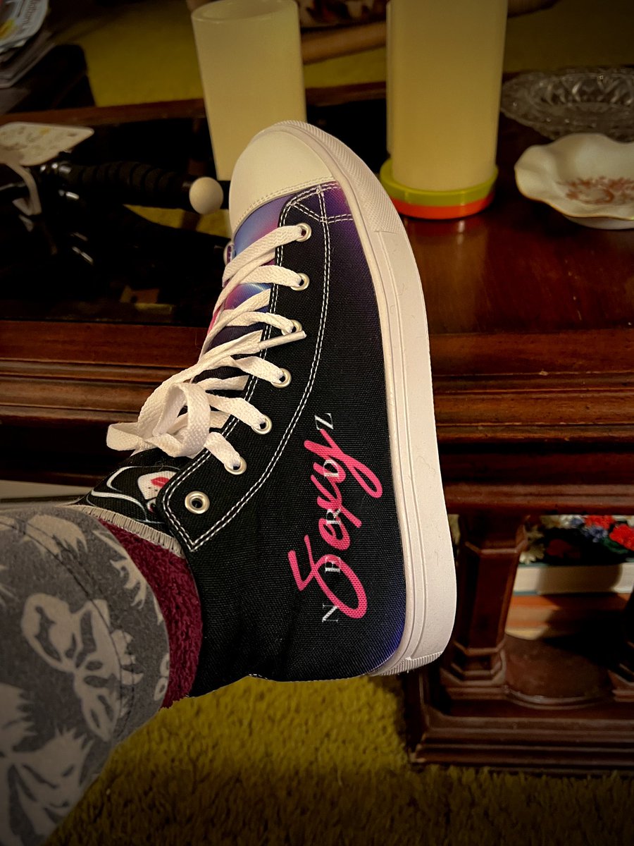 scorpiol13's tweet photo. #EveryStepITake So pumped to receive my fresh kicks, special delivery from OnlineBusinessApp Marketplace! Ordered just in time for my 2022 Tax Write-Off - repping my brand with bullish swagger, rocking that #SexyNerdz vibe! #FootstepstoFinancialFreedom https://t.co/MoCEnAa26z