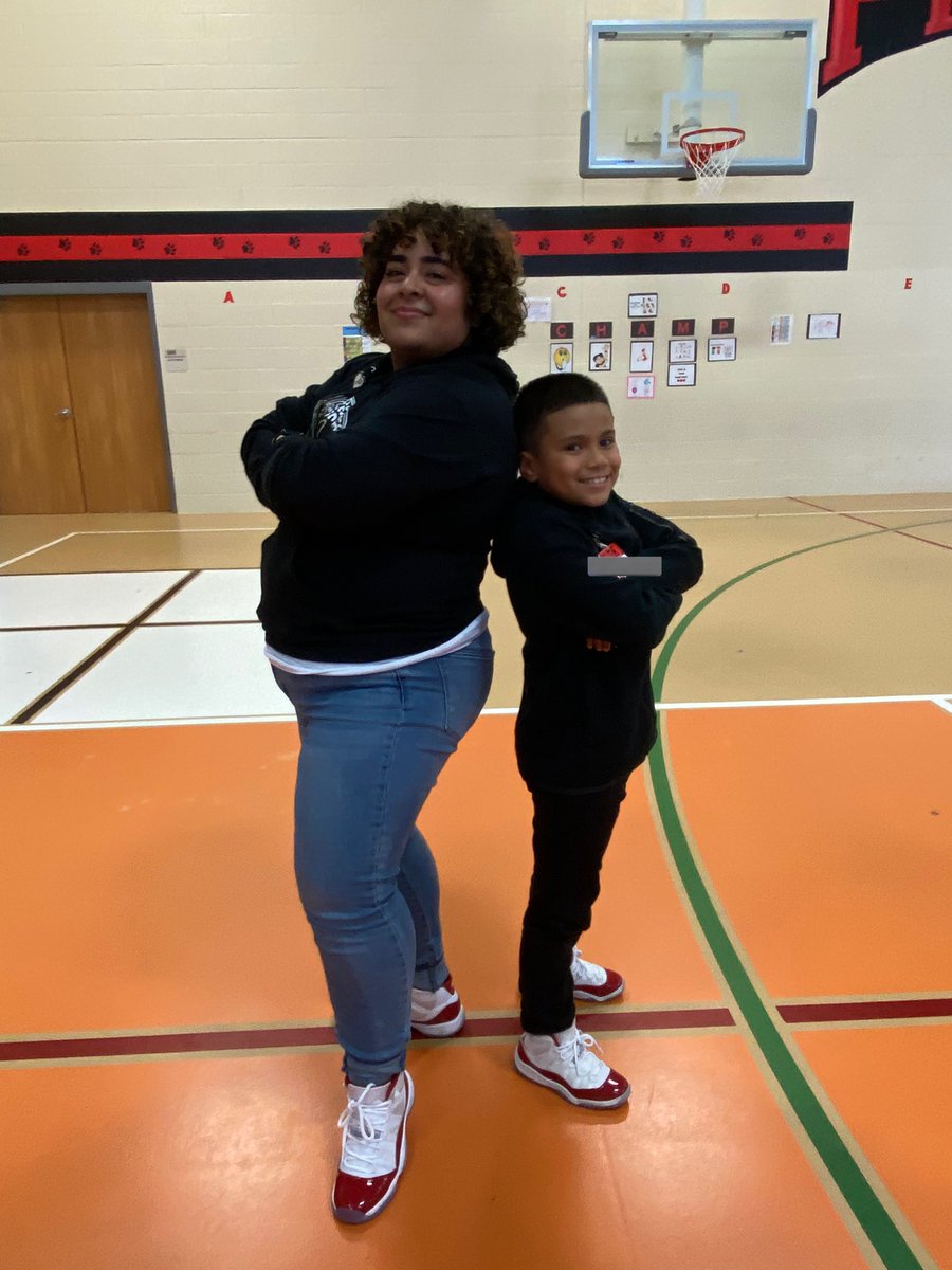 MarianaBreaux's tweet photo. When it’s Friday and you find your sneaker Twinkie… 📸👟#2ndYearAP #PearlHallProud #PantherPride #leadlap #weplannedit https://t.co/r8hPmZgZIV