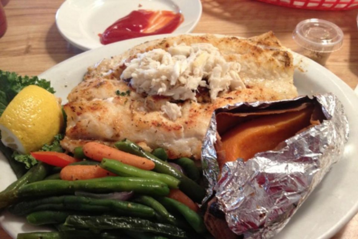 DiamondShoalsNC's tweet photo. Which menu item of ours are you looking forward to having again once we open back up? https://t.co/EpIqrOe24G