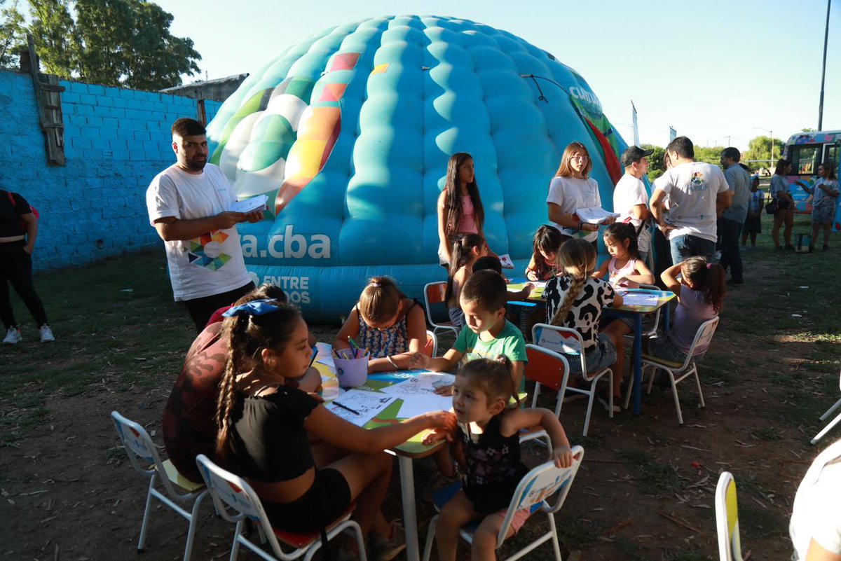 AgCbaCultura's tweet photo. 🌞Disfrute con inclusión social en #ParqueLiceo .Compartimos una tarde de entretenimiento, juegos y actividades recreativas junto a los vecinos y vecinas del barrio.
Derecho al verano es un trabajo interministerial del @gobdecordoba junto a @MuniCba
#hacemos #cultura https://t.co/GSxBgFRrD6