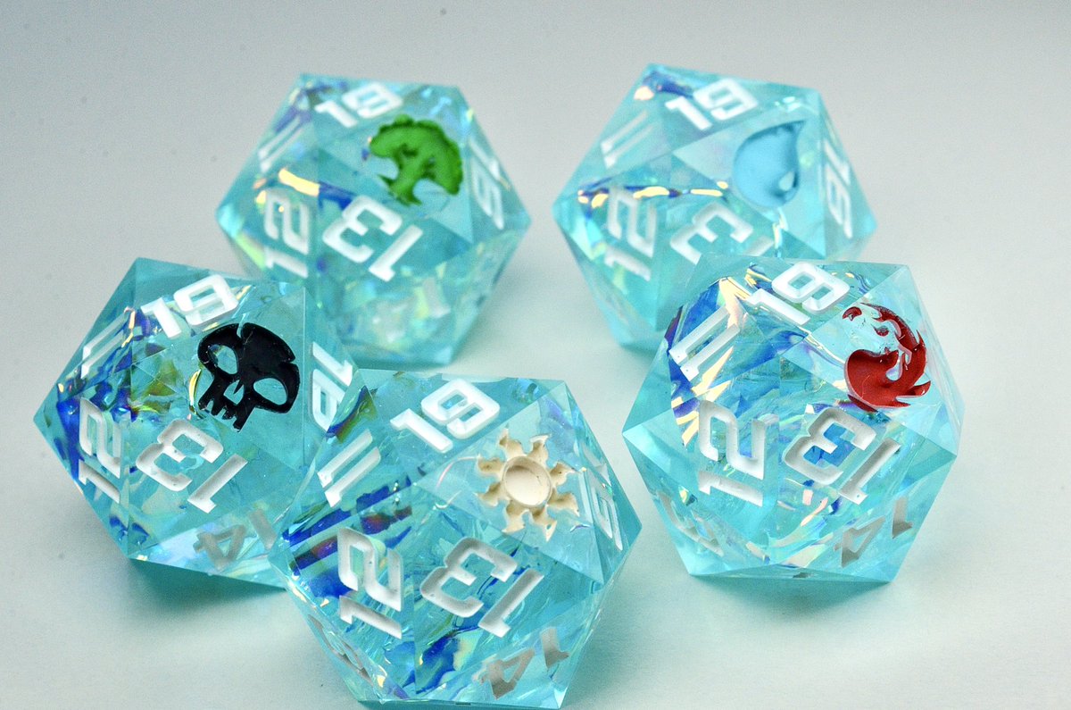 2crit2quit's tweet photo. Squeezed one last touch-up in today!
Stoked to include these bbs tonight
☀️💧💀🔥🌿
#d20 #spindown #mtg #edg #MTGPhyrexia https://t.co/6ApeQ4N3O7