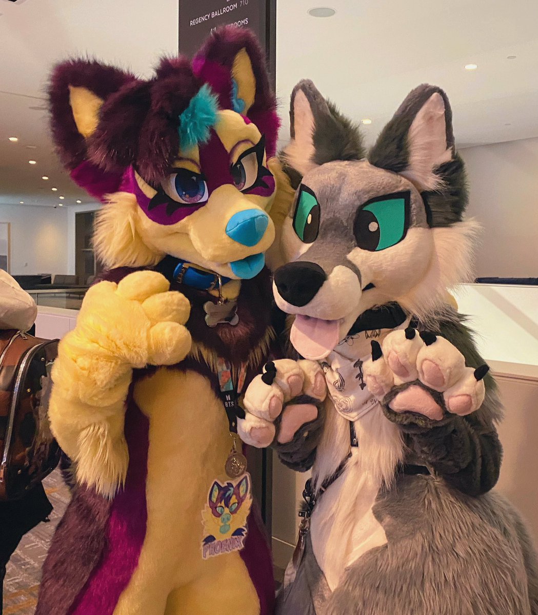 For my first con out of Canada, Anthro Northwest was such an amazing time, I already miss it 🥹💖

I have SOO many cute photos, but here’s a few for now! 

#furry #FursuitFriday #anthronorthwest #ANW2023