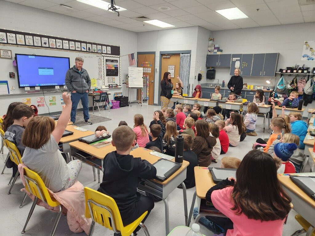LJC6Butler's tweet photo. Thank you Mayor Andres for visiting our 2nd graders and giving them a real world view of local government. 💙 #LJCommUnity https://t.co/LwyWtwR0vy