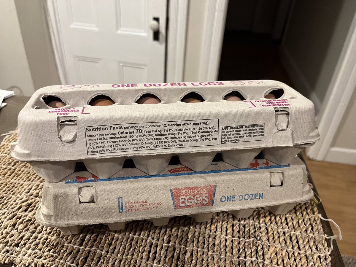 tarferg's tweet photo. 2023 drug dealer = friends with chickens #score #specialdelivery 🤣💕🐓 🥚 https://t.co/xNH6urkWll
