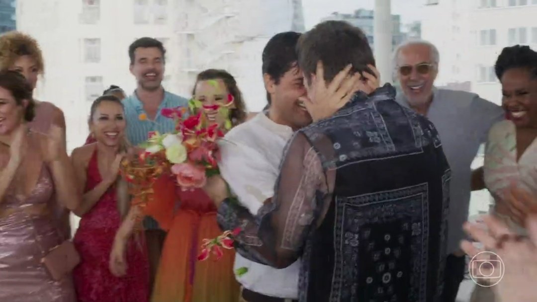 BrunnoCelso's tweet photo. Mas nem nesse momento as gay tiveram o direito de ter um beijo. Será que é porque não tava na penumbra? rs
#CaraECoragem https://t.co/YsmxPoHgGR
