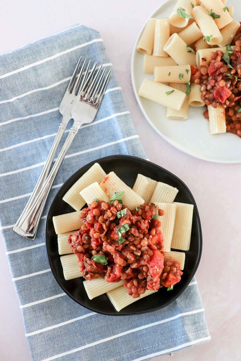HappyMoneySaver's tweet photo. Delicious lentils, slow-cooked with seasonings and spices, fresh vegetables, and sunny Italian tomato sauce. Enjoy it over your favorite pasta, with nice hunk of rustic bread. 
Slow Cooker Lentil Bolognese
https://t.co/ueudsJdFOe https://t.co/OFopL48lim