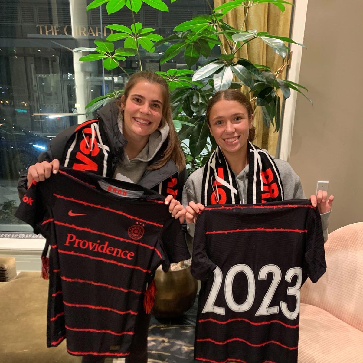 ThornsFC's tweet photo. Two Laurens 
Two Spartans 
100% Thorns 🌹

@LaurenDeBeau x @laurenkozal https://t.co/dv84NzSQIg