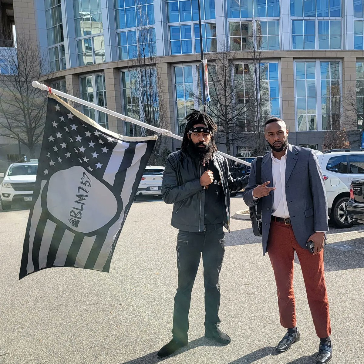 JaPharii757's tweet photo. #JusticeForLieutenantNazario ✊🏾✊🏾✊🏾 - #BLM757 @BLM757
#BLMRVA @blm_rva
#BlackFriday #UntilJustice #LieutenantNazario https://t.co/R2J9Zros17