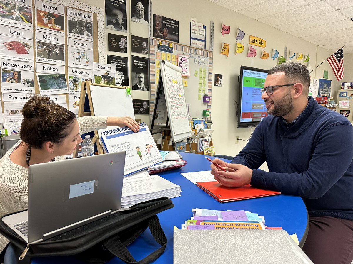 Nancy51876276's tweet photo. Oakside mini ARChitects continue to step towards success with daily independent reading while teachers continue to collaborate with our ARC Coach, Lawrence Ramos!#strongliketheOak #movingthebus #ReadingisFUNdamental https://t.co/3ven9KdNJD
