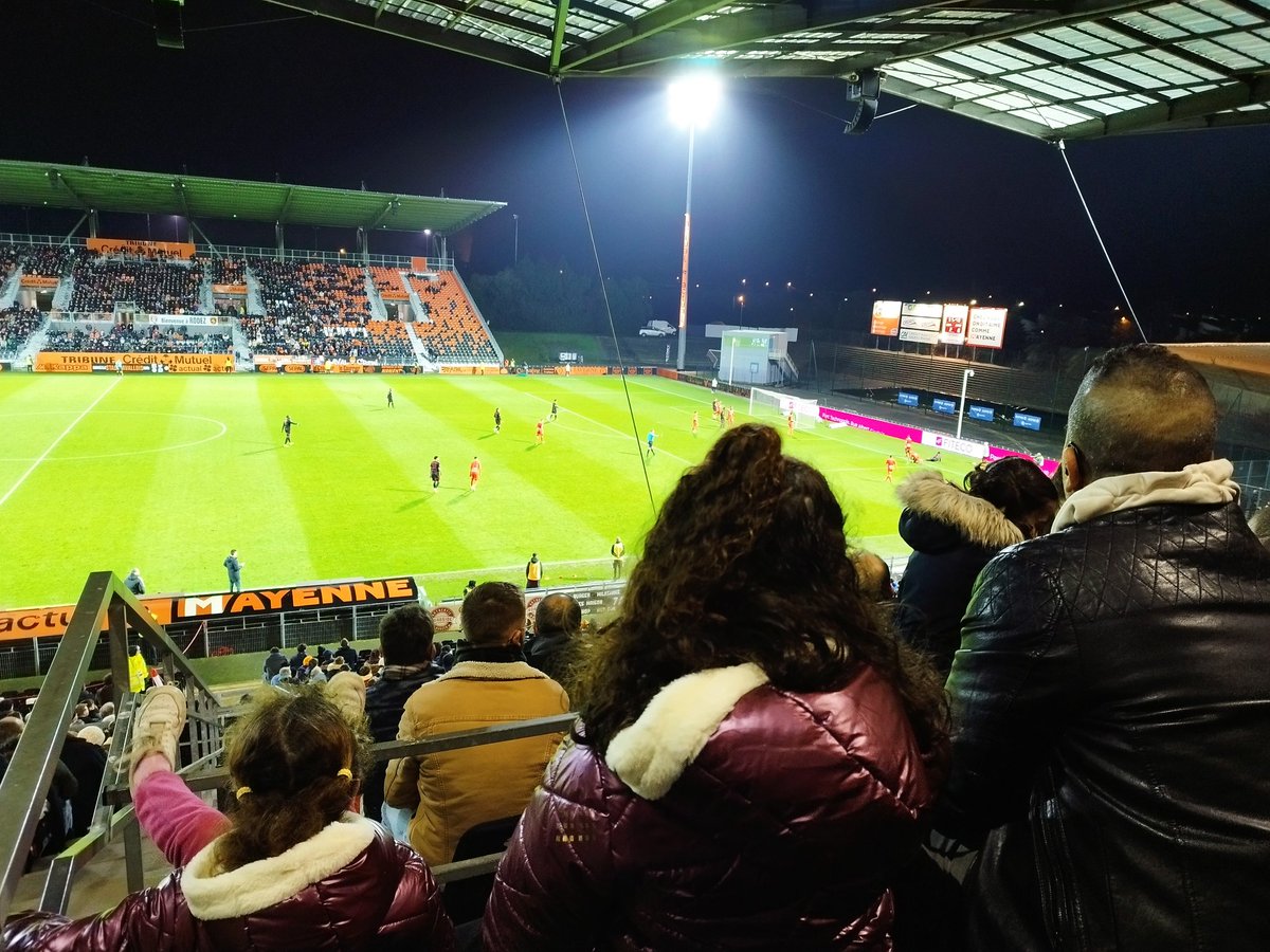 mlclavreul's tweet photo. Belle ambiance ce soir au match du @stadelavallois que nous avons eu le plaisir de partager avec des habitants d'Hilard, de Grenoux, des collégiens de De Martonne et de Fernand Puech.
#laval2 #victoire https://t.co/HAcfSQTCW3