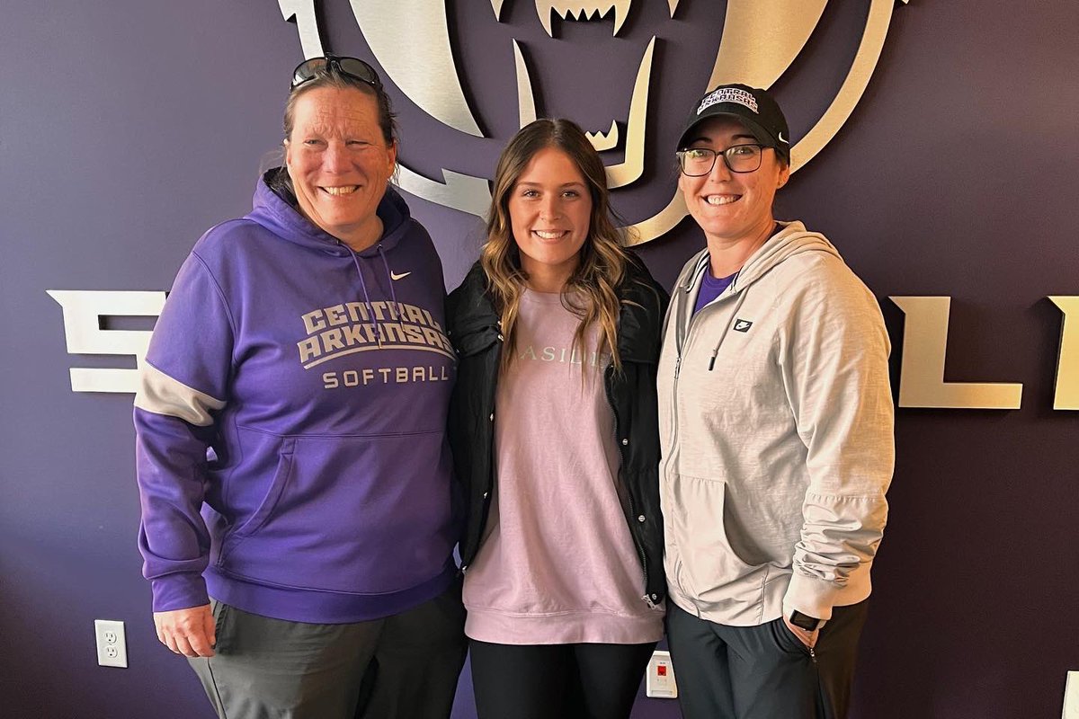 savvannae13's tweet photo. @UCASoftball #gobears! https://t.co/zTMaiqT2mC