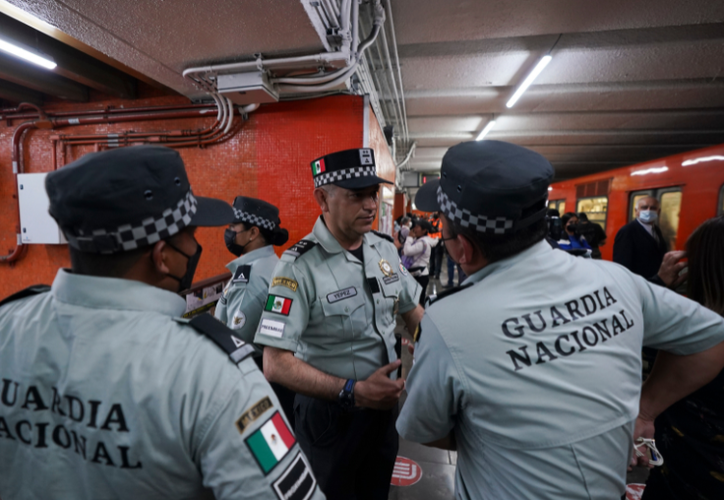 SolYFedMx's tweet photo. Opositores rechazan a GN en el Metro porque quieren más accidentes: AMLO https://t.co/bGBAdNCv7c https://t.co/D4yfi19cbj