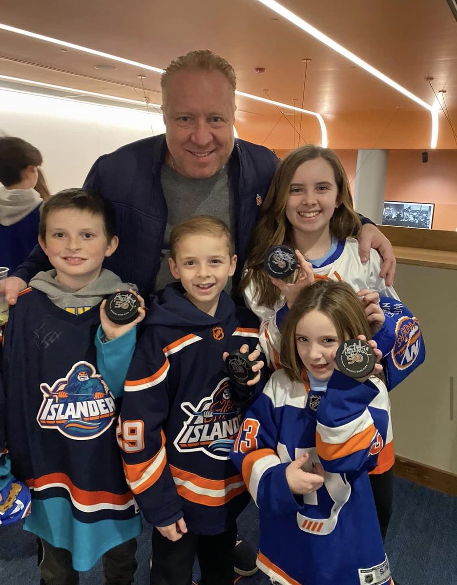 ItsDanielRyan's tweet photo. Amazing Night @NYIslanders hosting our little hero Thomas. The org went all out. @LedeckyJon @bryantrottier JohnTonelli and @MattMartinFdn for all making the night for the whole family one to never forget. Huge thank you to @MaxFeinberg for setting up the meet and greet with Matt https://t.co/3S8hRGYnab