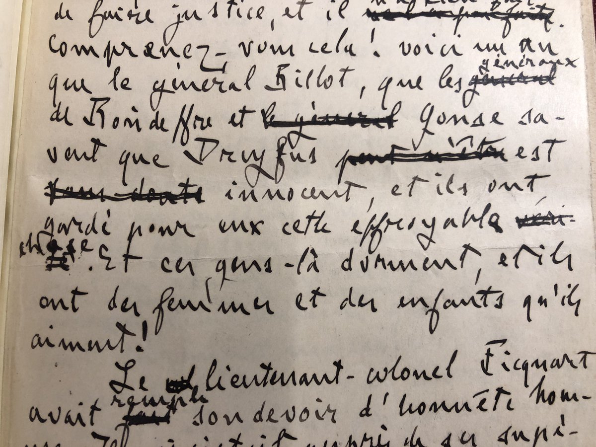 eligidius's tweet photo. Petit tour en magasin aujourd'hui pour saluer le manuscrit de J'accuse !, publié le 13 janvier 1898 dans L'Aurore. C'est toujours une émotion de le tenir entre mes mains, de voir les ratures et les traces de doigts des imprimeurs ! https://t.co/4lpYpbvidp