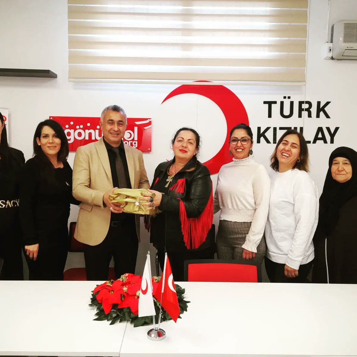 kizilaykadinck's tweet photo. Türk Kızılay Çukurova Şube Başkanımız Sn Yıldıray Özbek ve Başkanımız Sn Ela Demirkol'u Matematikçi kurum sahibi Fatma Ahçıeli ve Çukurova Üniversitesi Alman Türk Dili Öğretmeni Cavidan İmren ziyarette bulundular. Kendilerine teşekkür ederiz. https://t.co/oH7xTm3Kdy