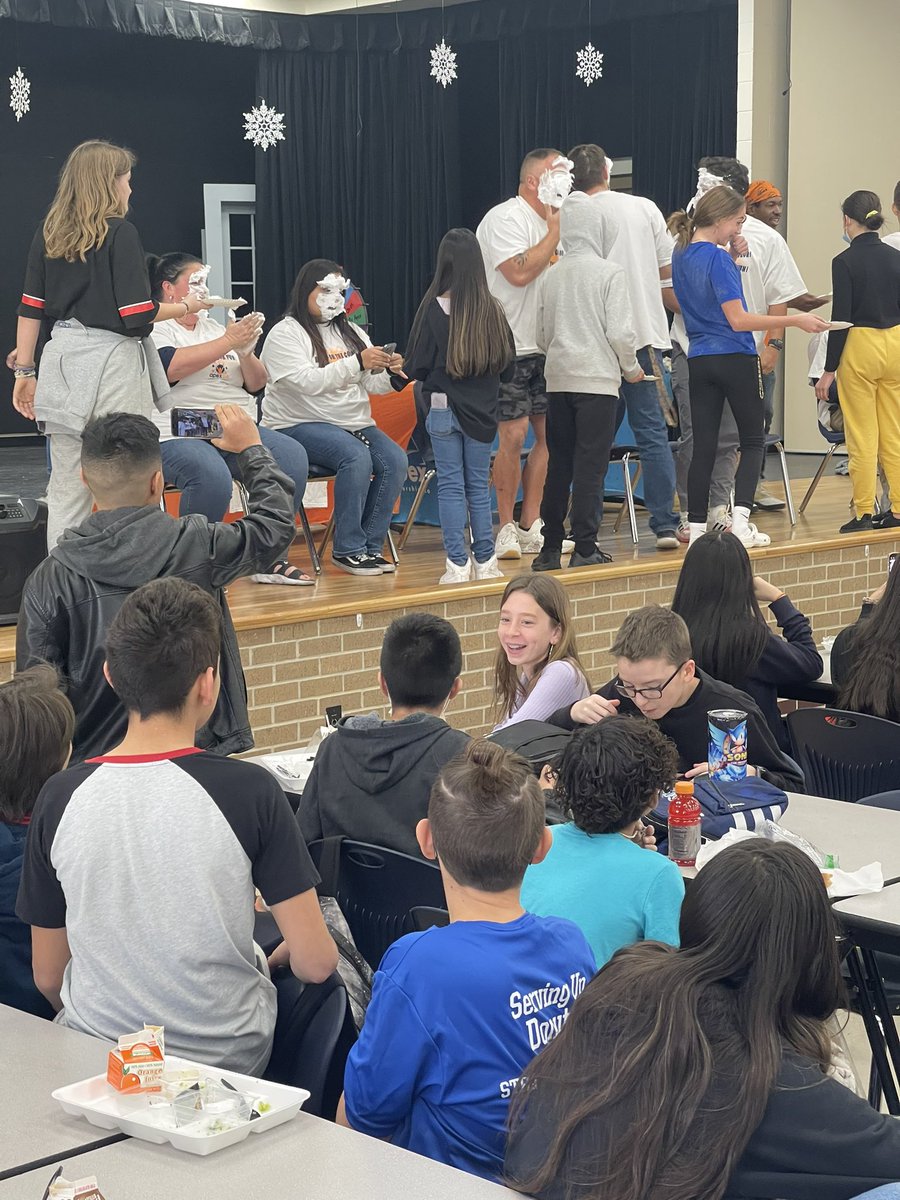 NISDStraus's tweet photo. Our teachers are amazing!!!! Just a little lunchtime fun for our Apex Color Battle! #colorbattleSA #ApexSA https://t.co/njtBXZP7Ug