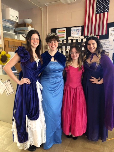 phsdc_officers's tweet photo. When Meadowlawn unveils a book, of course, you need actors from the PHS Drama Club!
#thetaleofdespereaux #readingrolemodels
#PHSdrama https://t.co/vd5S3Qkv0a