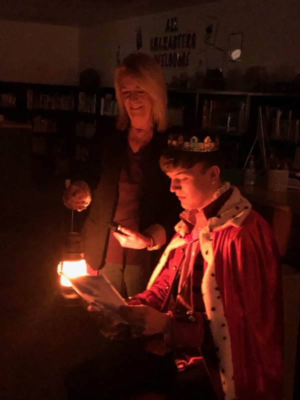 phsdc_officers's tweet photo. When Meadowlawn unveils a book, of course, you need actors from the PHS Drama Club!
#thetaleofdespereaux #readingrolemodels
#PHSdrama https://t.co/vd5S3Qkv0a