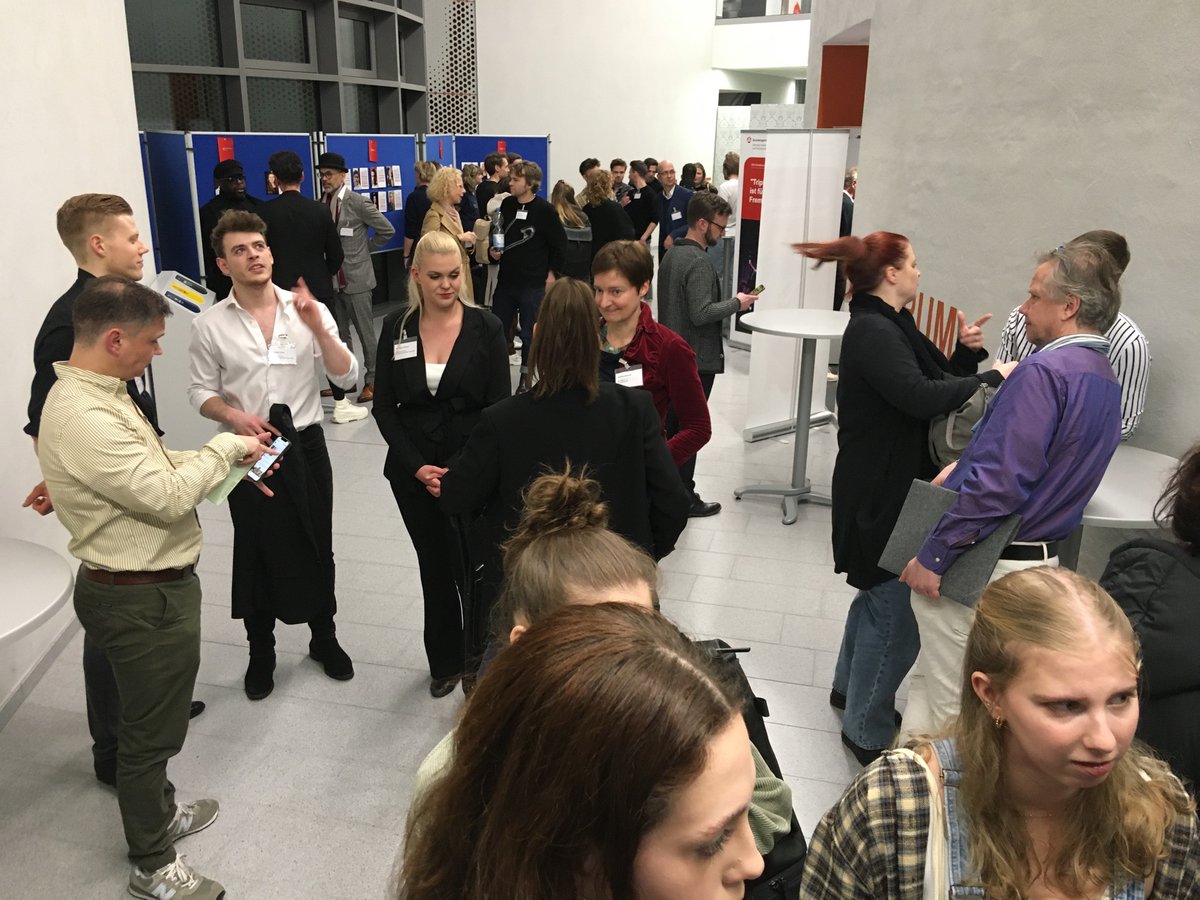 Kuenstler_ZAV's tweet image. Endlich mal wieder eine Präsentation der Absolventinnen und #Absolventen im Fach #Musical unter Normalbedingungen – und was für eine! Besonders gut. Morgen noch einmal im Institut für Musik der Hochschule in Osnabrück.