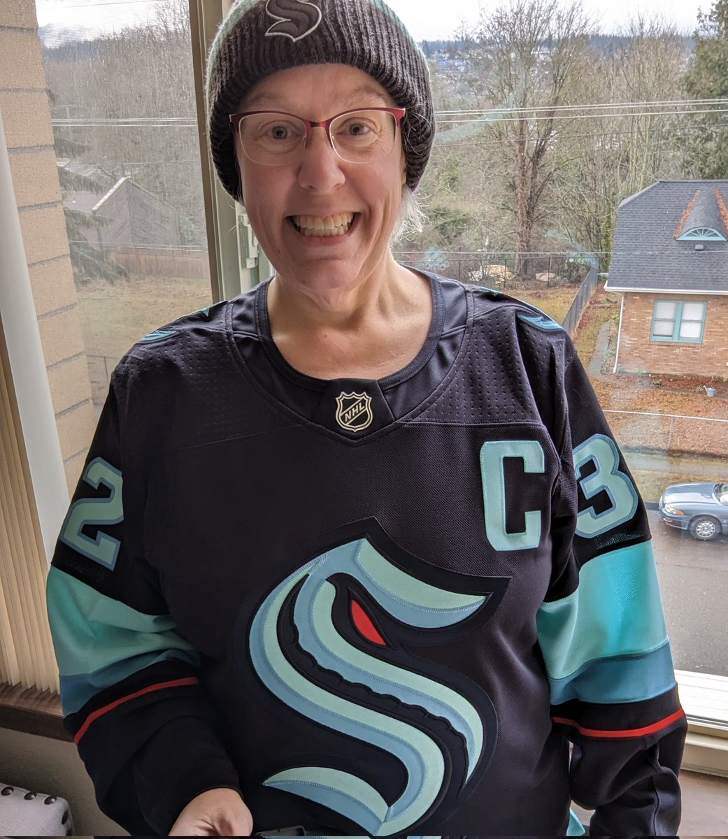 ckb104's tweet photo. My @SeattleKraken jersey is here!
This is what happens when you can't pick one favorite player, but you can narrow it down to a position. 😊🏒
@NHL #SeaKraken #HockeyTwitter #HockeyJersey #HockeyAuthentic #ChristmasGift #GoalieLove @ChrisDriedger @JDac35 #MartinJones #Grubi https://t.co/8Tj8s1Qu7g