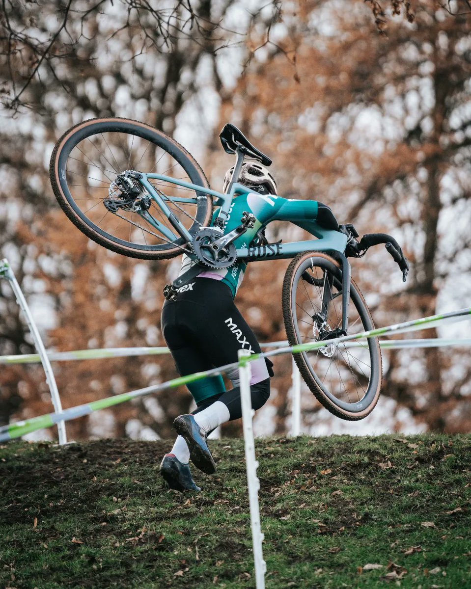 One day until the cx nationals tomorrow 🇩🇪. @svenja__betz and <a href="/tina/">Tina Swain</a>.s.99 had a muddy course recon today, lets see what happens tomorrow 🥳
.
#greenbuddies💚 
.
#cx #cyclocross #crossisboss
#emporement #professionalcycling
