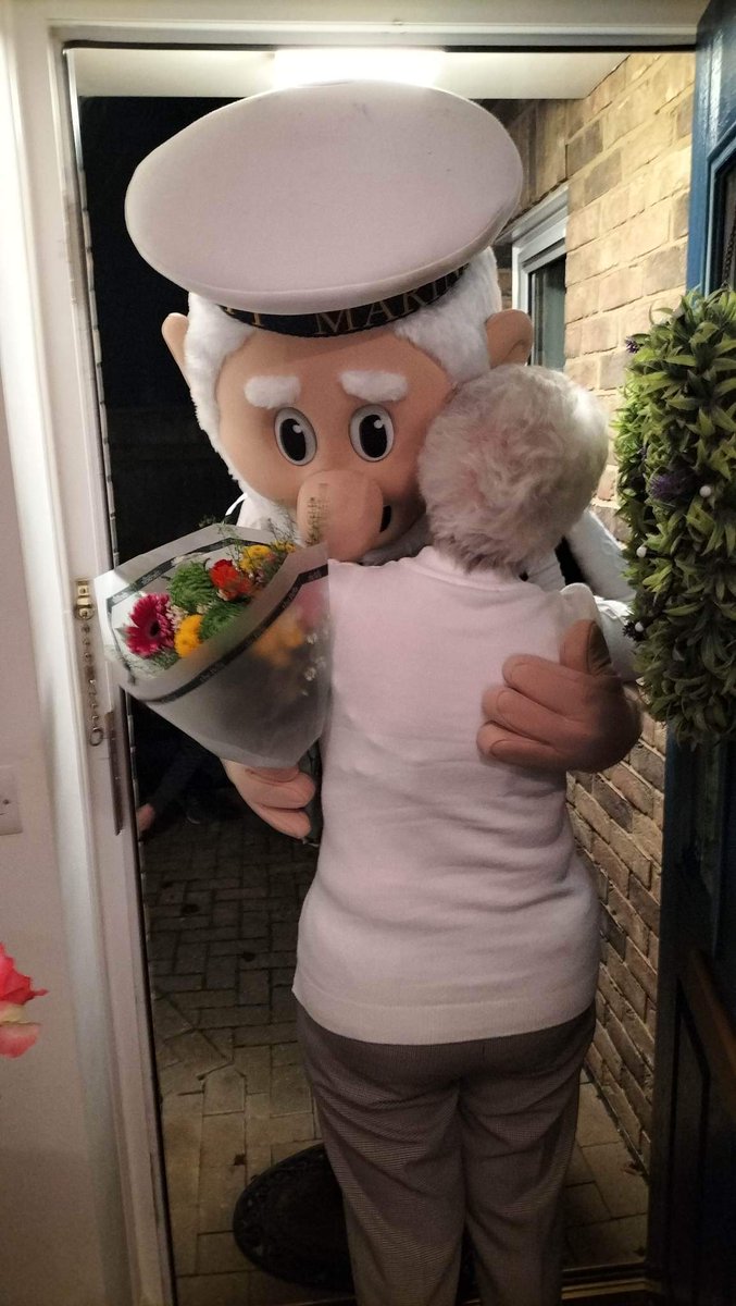 mariner_mighty's tweet image. When an old fan can't make it to Blundell park, we take the club to them 🥰⚽🐟 
Happy 90th Fran 😄 
It was a pleasure to listen to them mariner memories 😍
#gtfc 
@officialgtfc