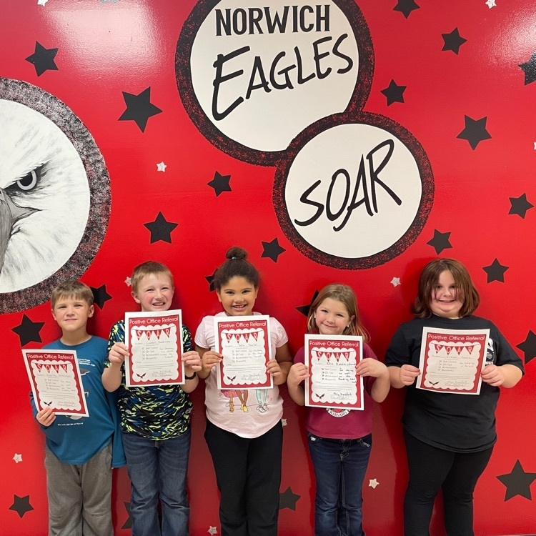 These first graders are on a roll this week!! 
Great MAP testing and showing good citizenship  by helping out in the classroom. Keep SOARingEagles!🦅 #GoEagles #SOAR