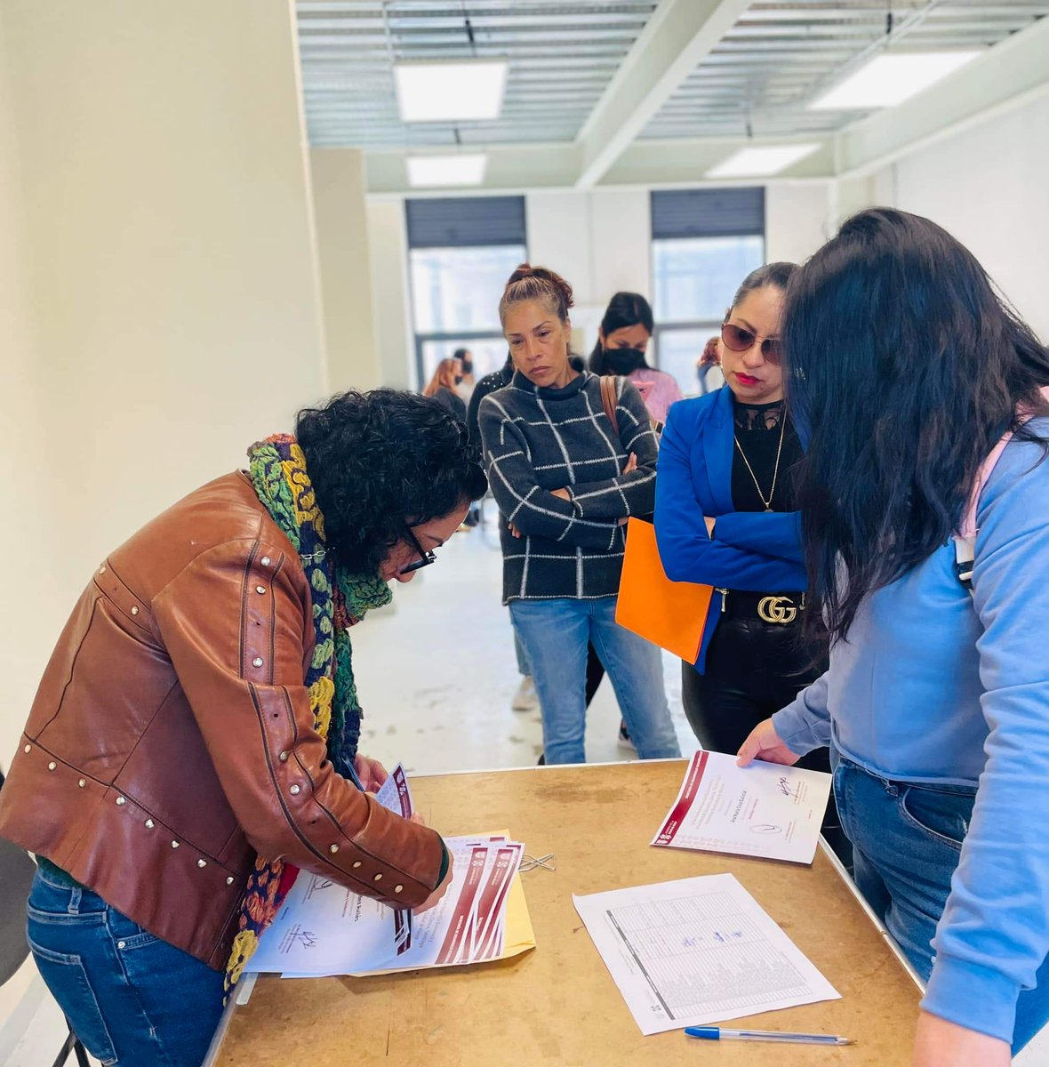 SedecoCDMX's tweet image. En el @CdmxPilares &quot;Chicoasen&quot;, entregamos reconocimientos a las mujeres que concluyeron su curso:
“Belleza por un futuro”, es un paso más para generar oportunidades e impulsar su autonomía económica.

¡Felicidades!

Agradecemos a:
@lorealmexico, @CAMIEFMX, @casagaviota