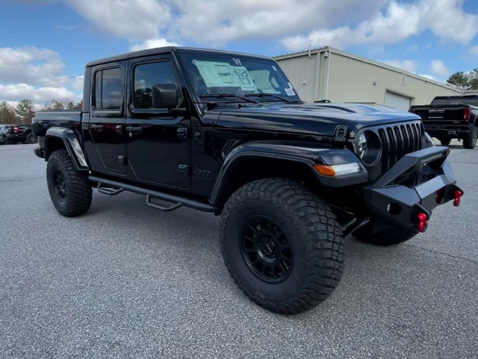 RentschlerCJD's tweet image. Rentschler CJDR is your home for premium #LiftedTrucks | Custom build your next #Badlander or #RockyRidge truck the next time you stop by the dealership! bit.ly/3H2D2nv