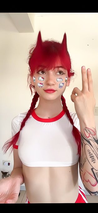 2 pic. Que tengan lindo finde gentuza! y nos vemos a la noche en el stream 🥰 https://t.co/5D8PlSvdLi