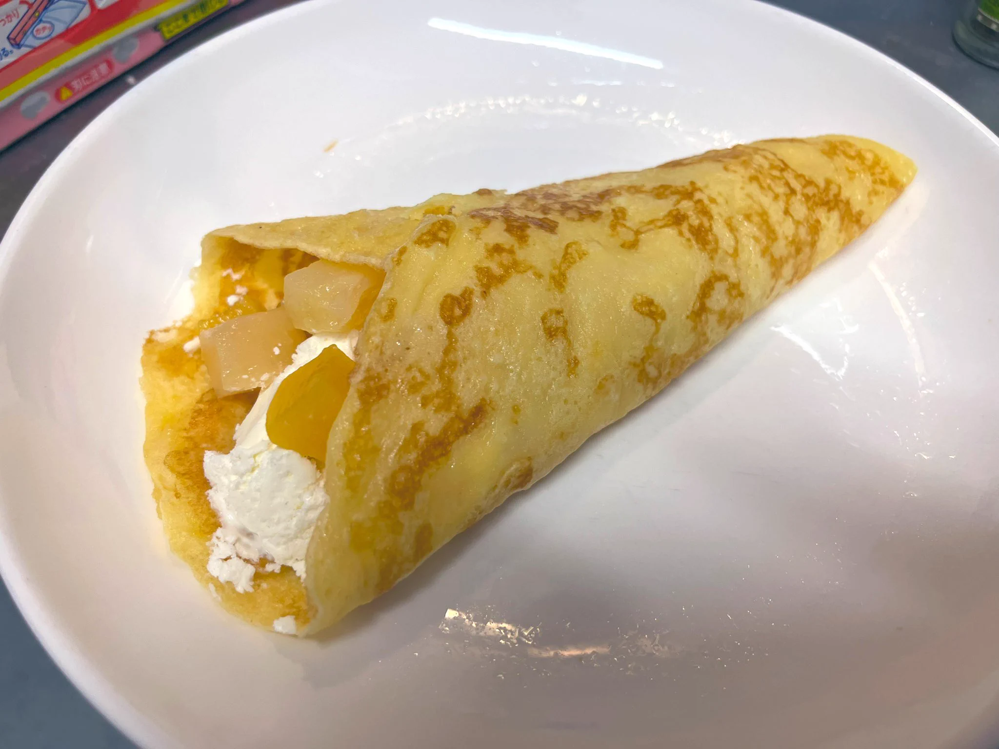 @boku_5656 レシピ参考に2回作りました！
厚みのあるモチッとしたクレープがとても美味しかったです！
1度目は餅と牛乳の練り方が甘く、生地の中でダマのようになってしまいました
ペースト状になるまで徹底的に練り上げるのがポイントなのだなと学習し、2度目は電動ミキサーを使って上手に作ることができました 